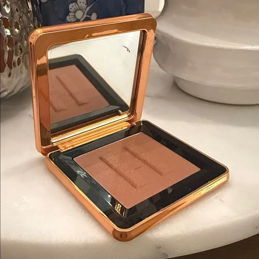 Haus Labs Power Sculpt Velvet Bronzer Amber horizon